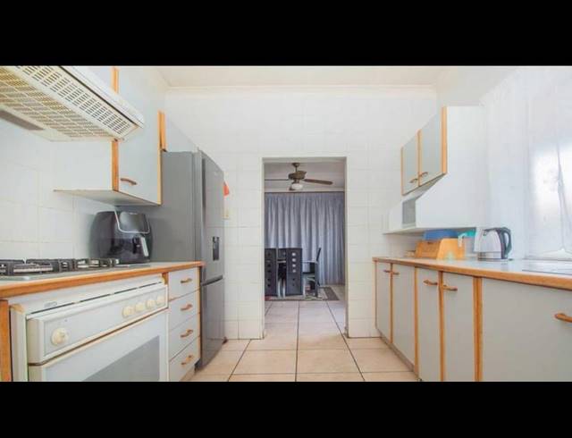 2 BEDROOM APARTMENT FOR SALE IN FLORIDA LAKE